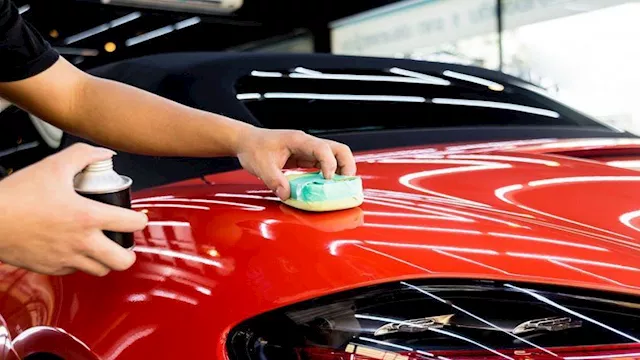 أخطاء يومية في تنظيف السيارات قد تتسبب في تلف الطلاء وتفقده أناقته